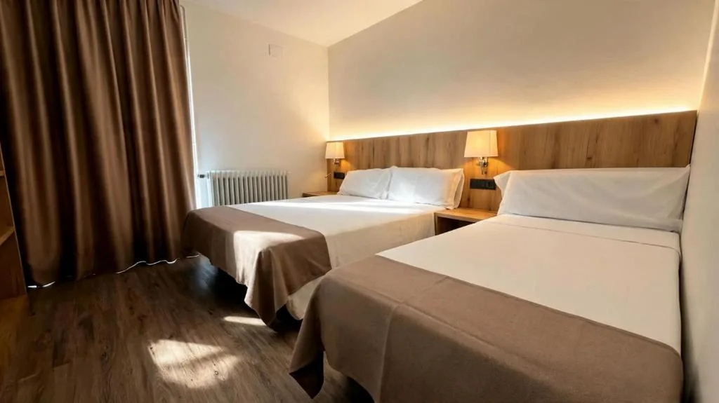 Dreibettzimmer mit Balkon — El 9 Baral-la
