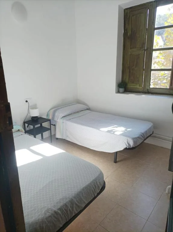 Tweepersoonskamer met gedeelde badkamer — El Albergue Cirat