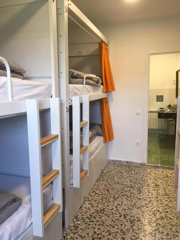 Cama en habitación compartida mixta de 10 camas — El Albergue de Sigüenza