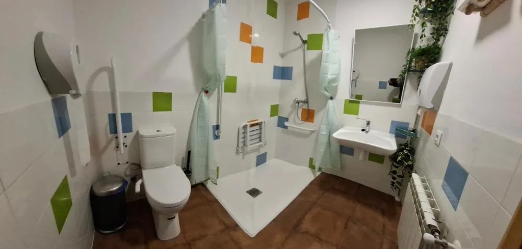 Habitación Familiar adaptada para personas de movilidad reducida — El Albergue de Sigüenza