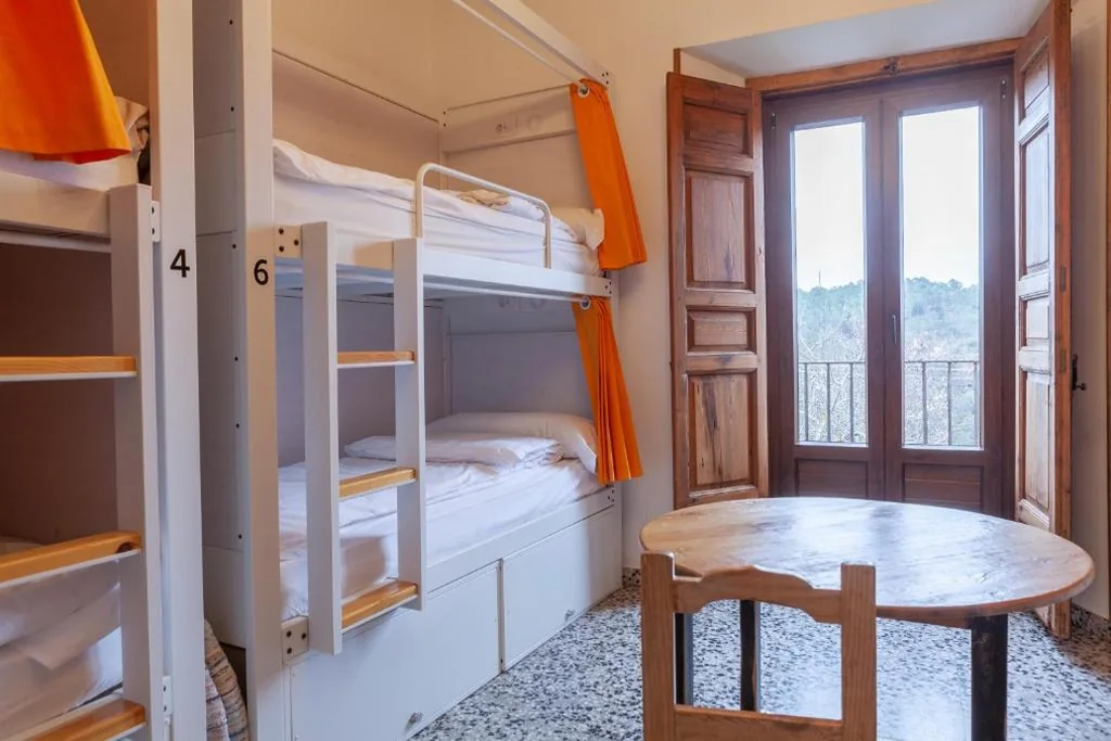 Habitación Familiar con balcón — El Albergue de Sigüenza