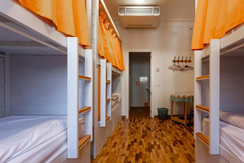 Litera en habitación compartida mixta — El Albergue de Sigüenza