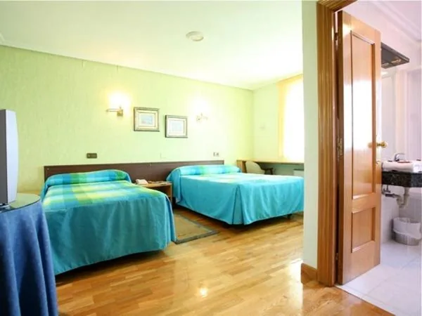 Doppelzimmer mit 2 Betten — El Alfoz de Burgos
