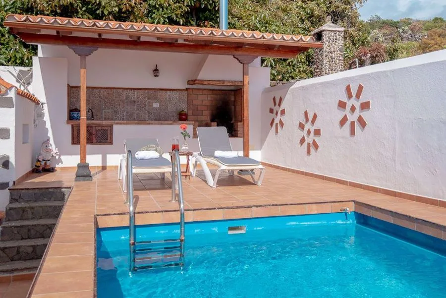 Villa — El Amanecer - villa privada con piscina agua salada, barbacoa y chimenea