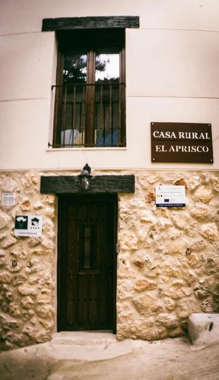 Casa — El Aprisco, con piscina climatizada en Hueva-Guadalajara