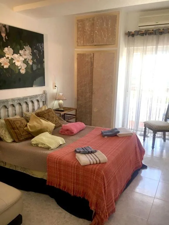 Quarto Duplo com casa de banho privativa — El Artista Hostal