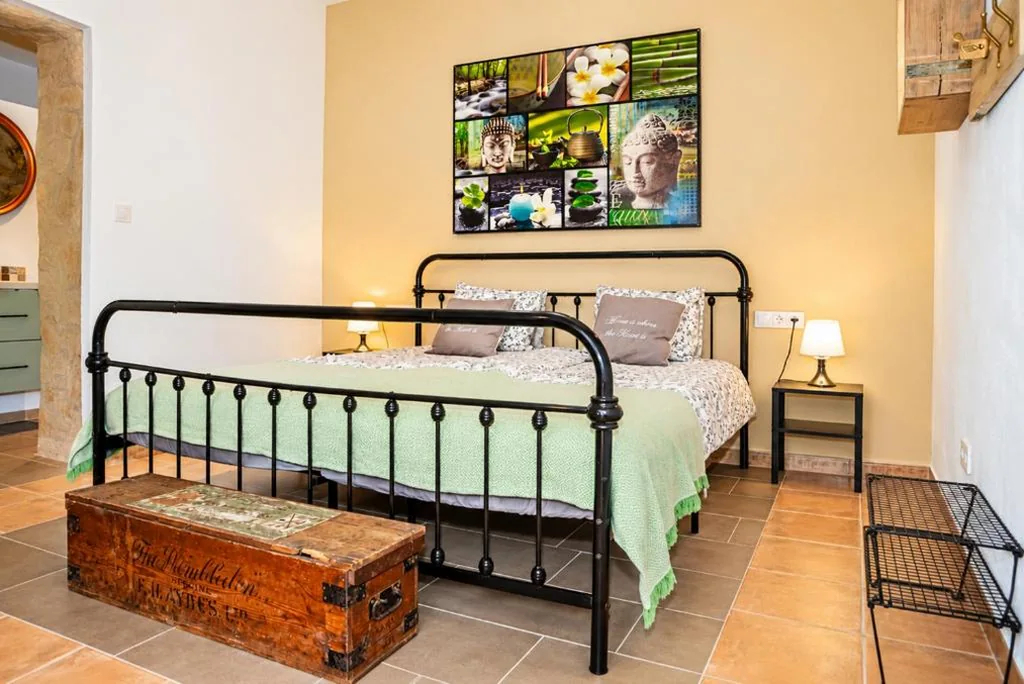 Chambre avec très grand lit et vue sur la montagne — El bufon de la corte