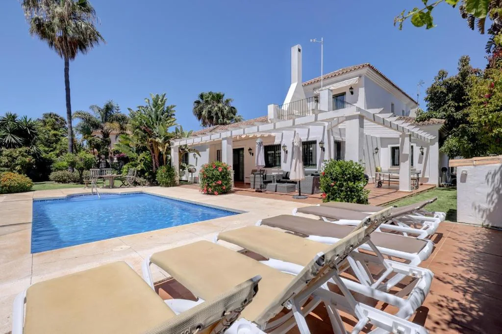 Villa with Garden View — El Cafetal de Veronica