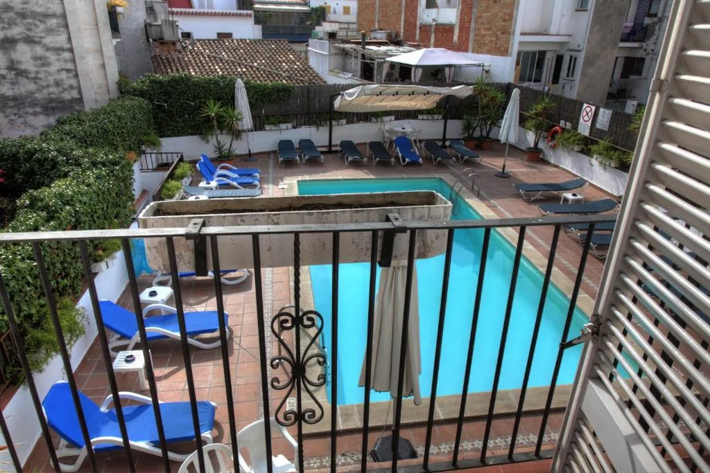 Camera Doppia con vista sulla piscina - 1 o 2 letti — El Cid