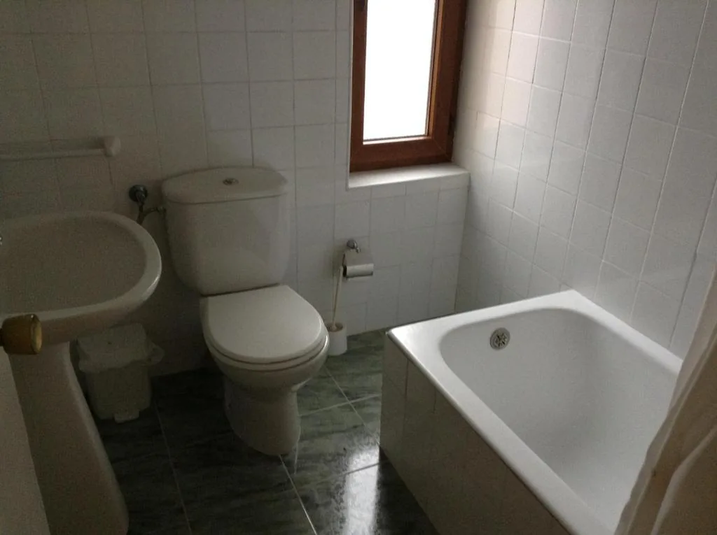 Single Room with Bathroom — EL DELFÍN VERDE