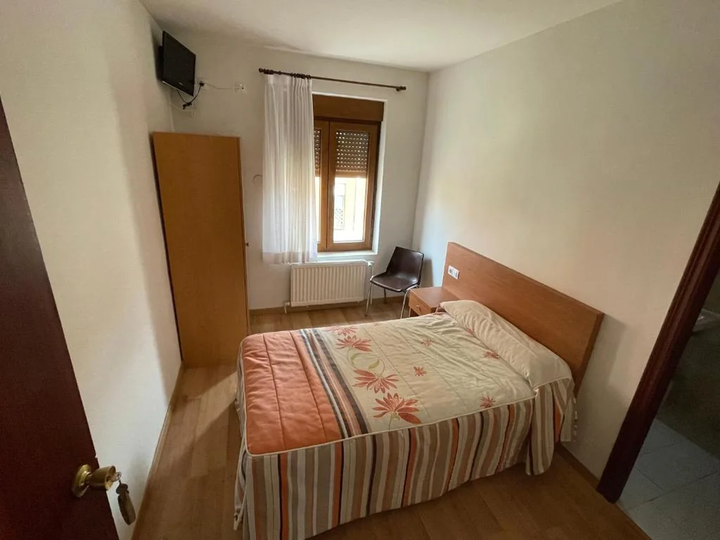 Standard Single Room with Shower — EL DELFÍN VERDE