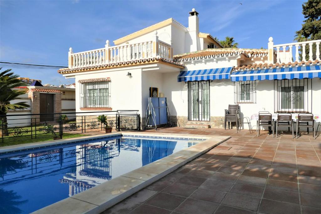 El Descanso - by Costadelsolholiday FAMILY VILLA BY MARINA heated private pool!