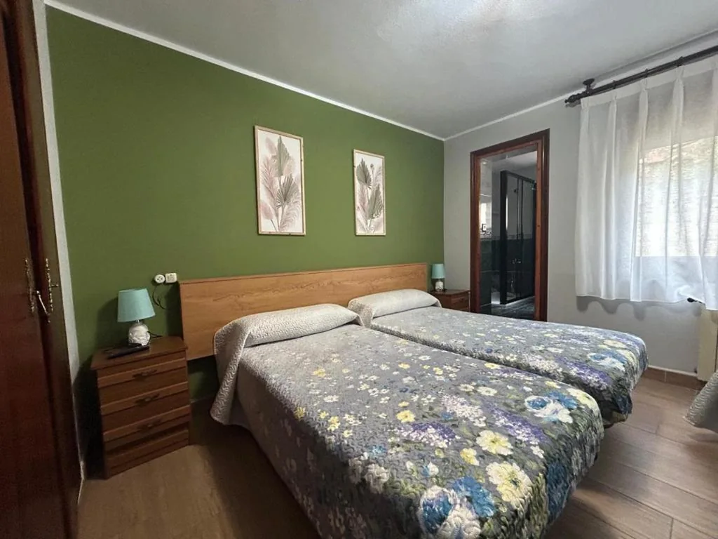 Habitación Doble con baño - 2 camas — El Duje