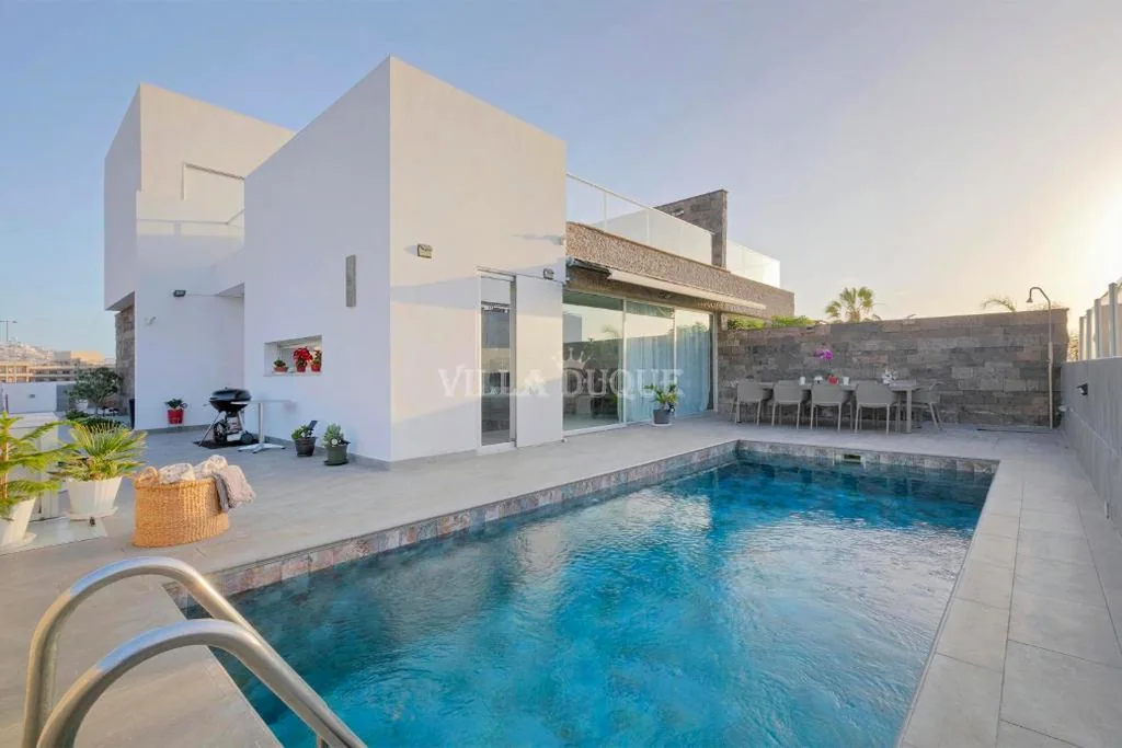 别墅 — El Duque Modern Villa With Pool