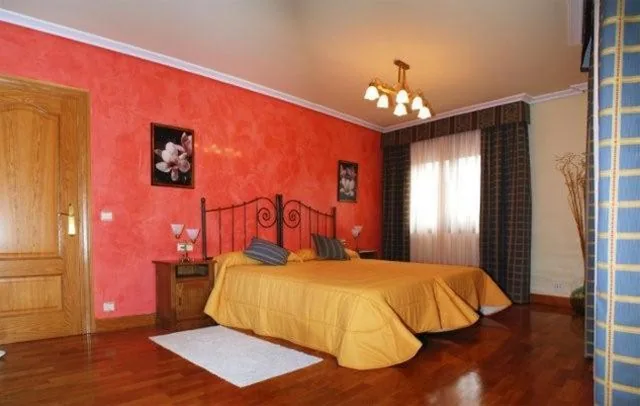 Huis met 3 slaapkamers — El Encinedo