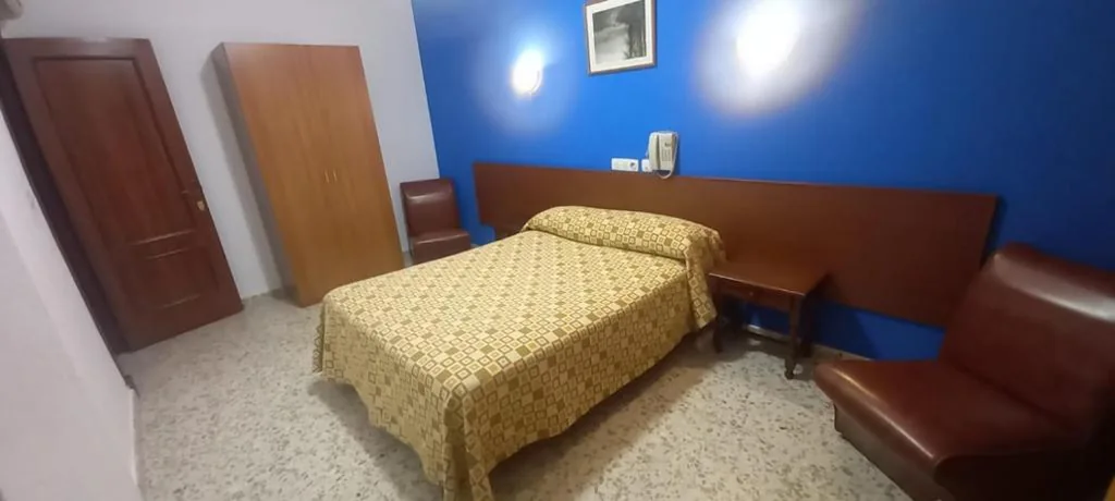 Habitación doble con salón — El Faisan C&R Hotel