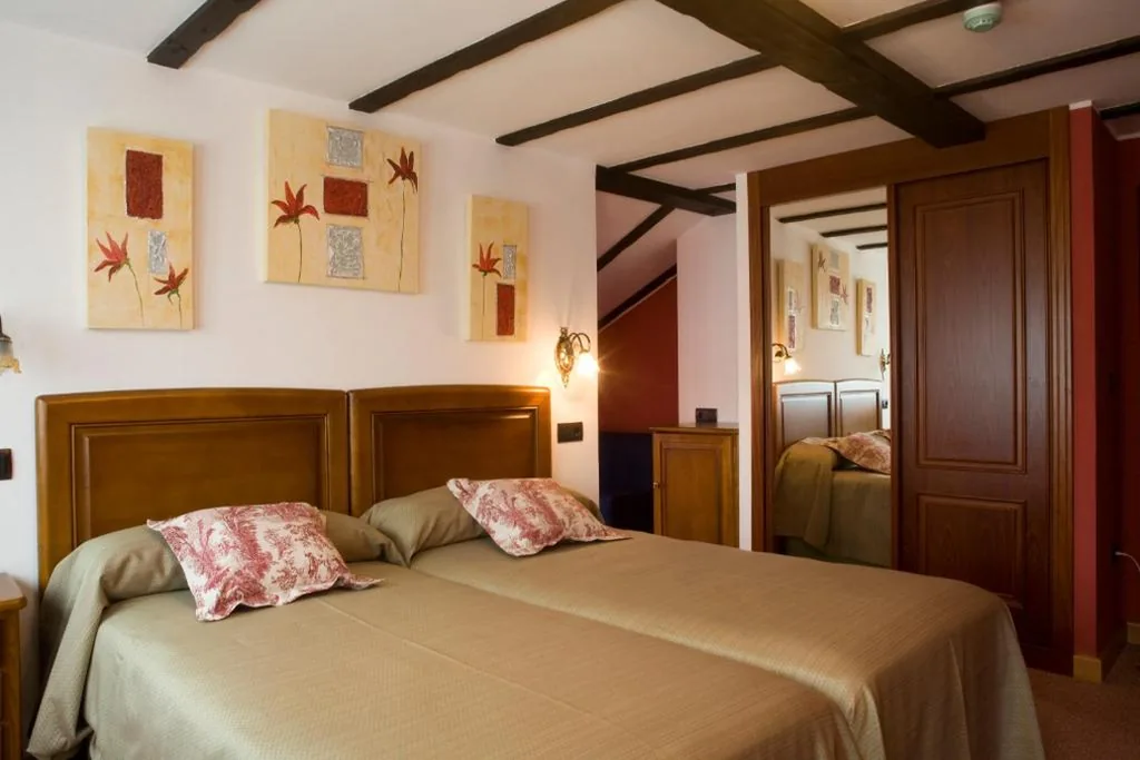 Triple Room — El Foyu
