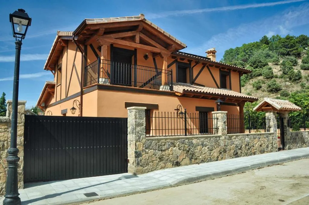 Casa de 4 dormitorios — El Hojaranzo. Casa rural con encanto en Candeleda