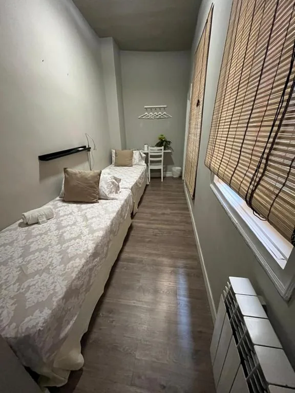 Habitación Doble con baño privado - 2 camas — El Hostall