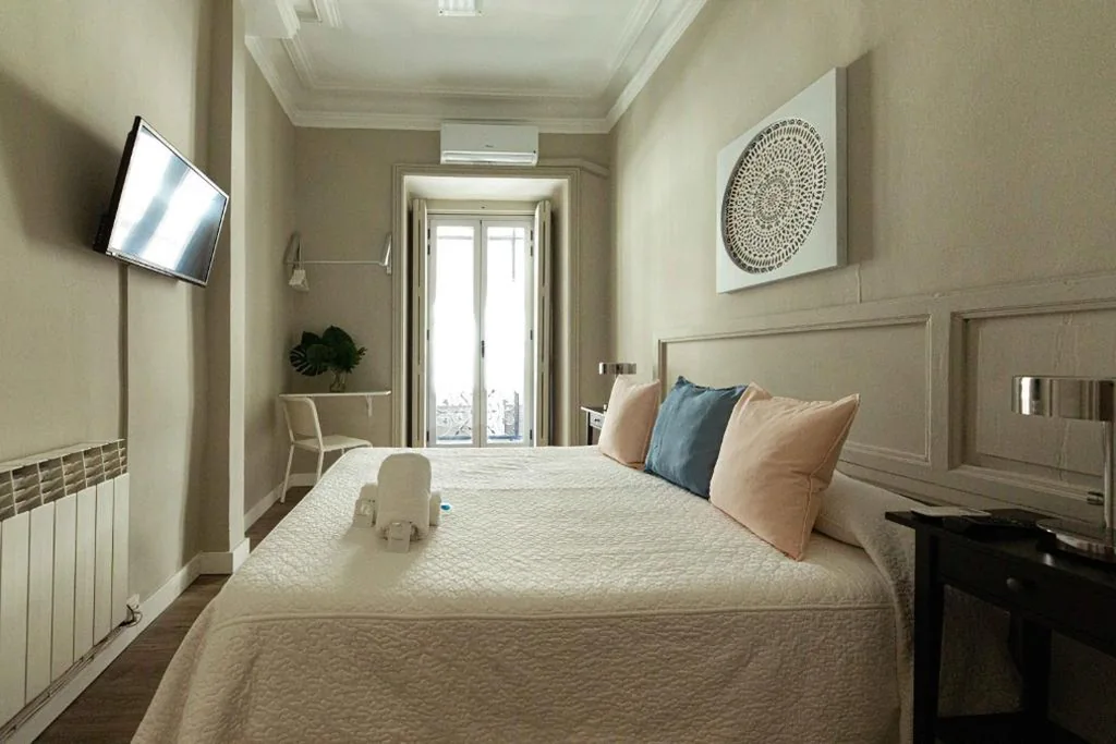 Habitación Doble Deluxe con balcón — El Hostall