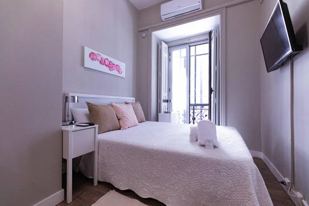 Habitación Doble Estándar con balcón — El Hostall