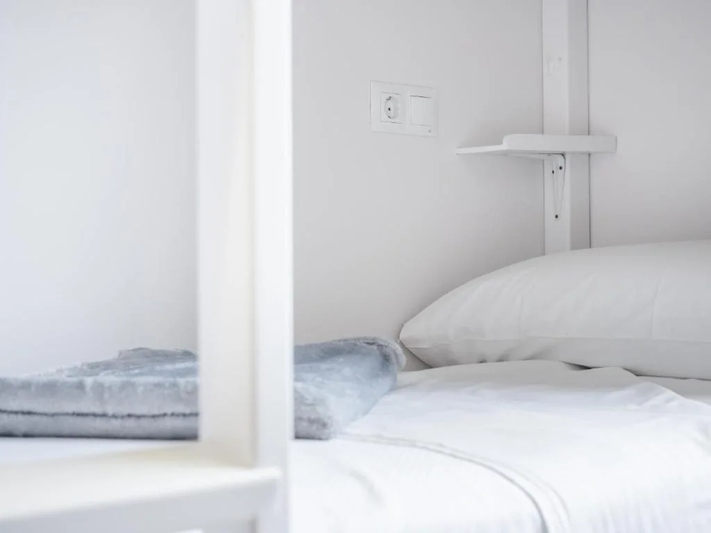 Etagenbett in gemischtem Mehrbettzimmer — El Hostel & CO