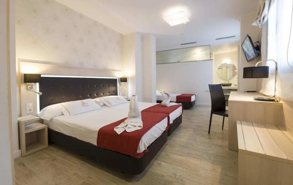 Habitación Triple — El Mudayyan