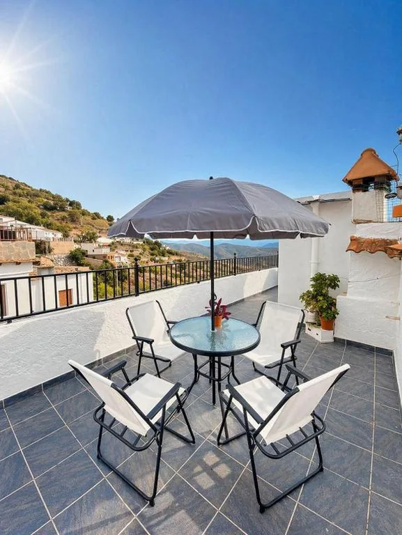 Haus mit 1 Schlafzimmer — El nido del búho Soportujar Casa con terraza