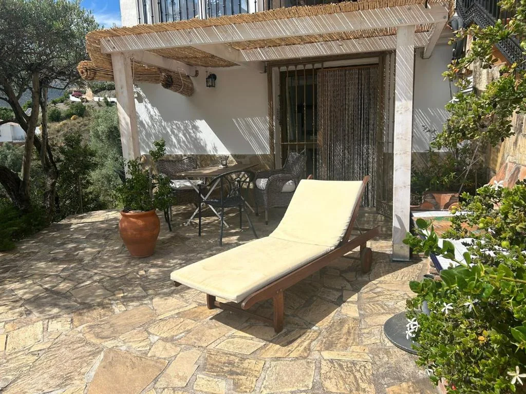 Apartamento con vistas a la piscina — El Nispero Dulce