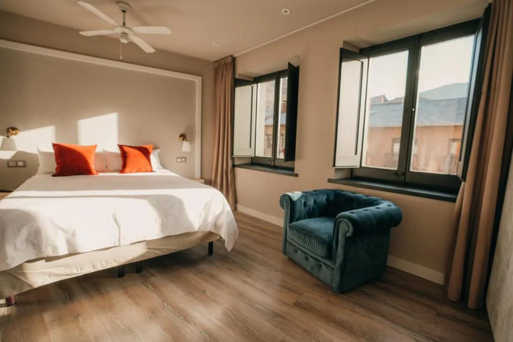 Habitación Estándar - 1 cama grande — El Niu de Martinet