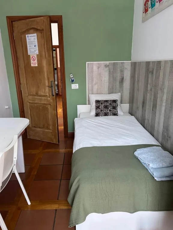 Habitación Individual con baño compartido — El Oasis Canario