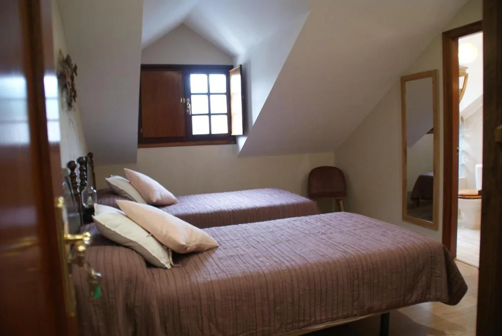 Doppelzimmer mit Badewanne – 2 Betten — El ParaÍso de Guriezo