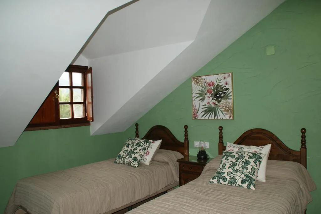 Doppelzimmer mit Bergblick — El ParaÍso de Guriezo