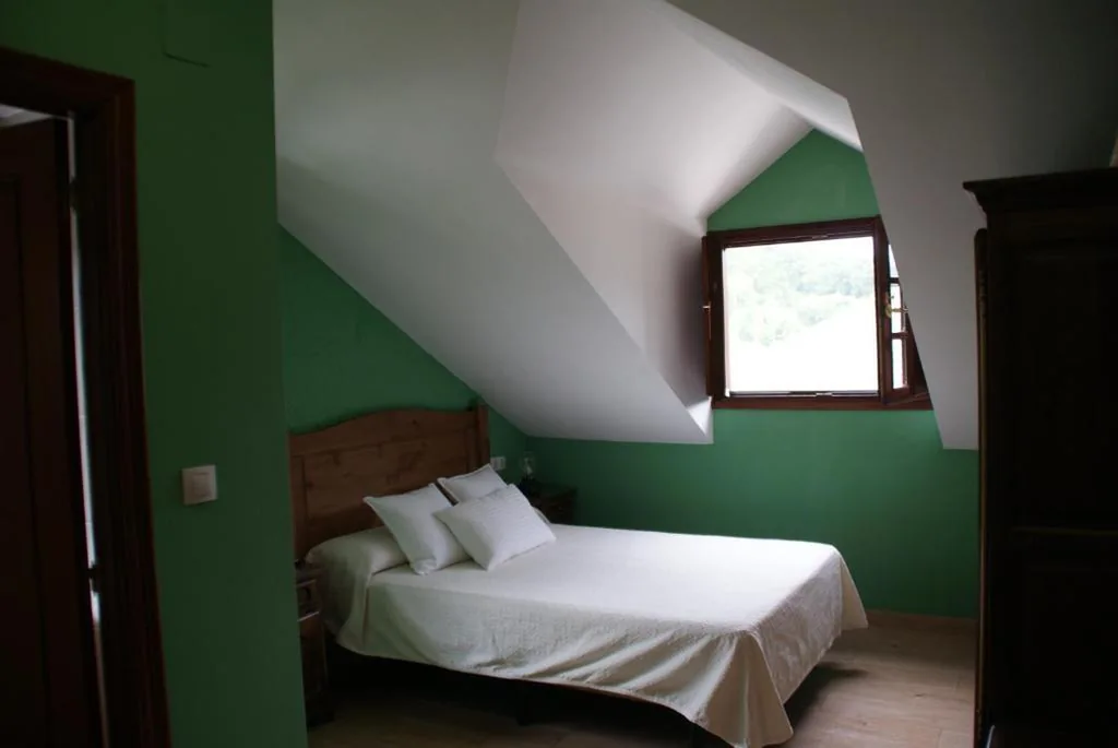 Doppelzimmer mit Bergblick – 2 Betten — El ParaÍso de Guriezo