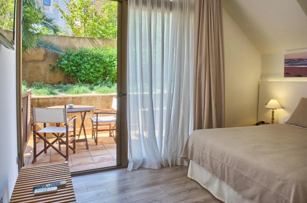 Habitación Doble con terraza — El Petit Convent