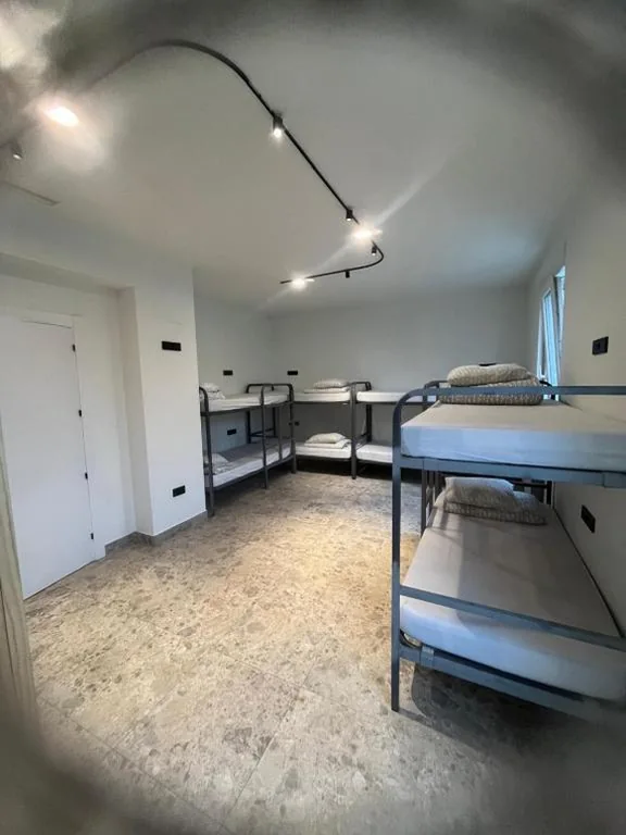Cama en habitación compartida mixta de 10 camas — El Pez Escorpion