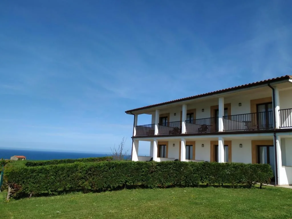Camera doppia con terrazza e vista sul mare — El Ribero de Langre