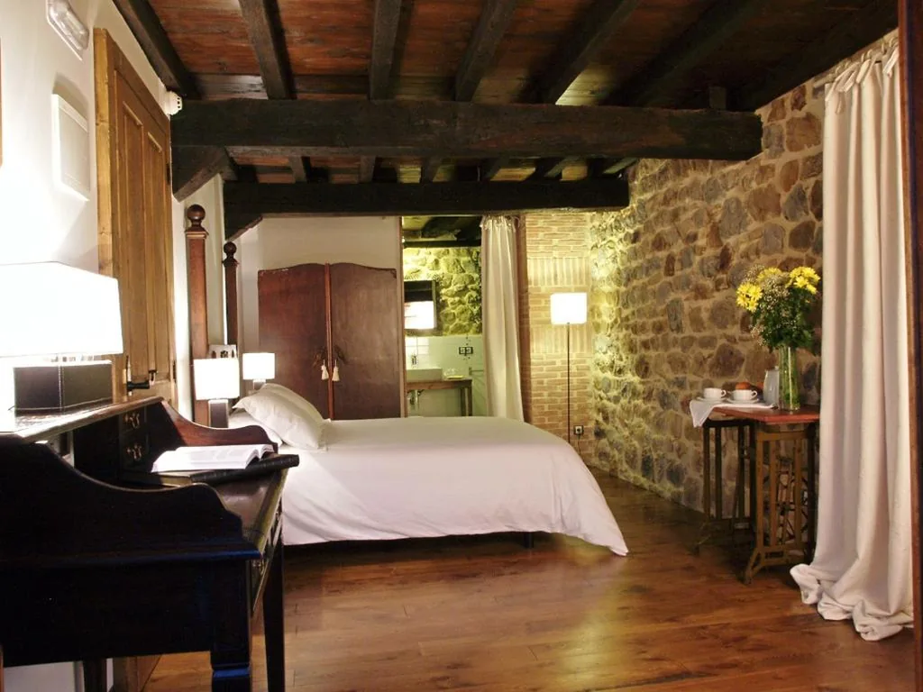 Habitación Doble Superior con balcón — El Rincón de Doña Urraca