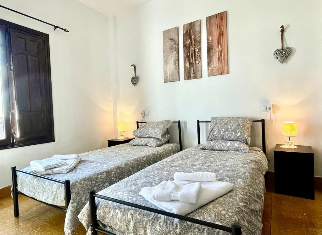 Doppelzimmer mit eigenem Badezimmer – 2 Betten — El Rincon del Torcal