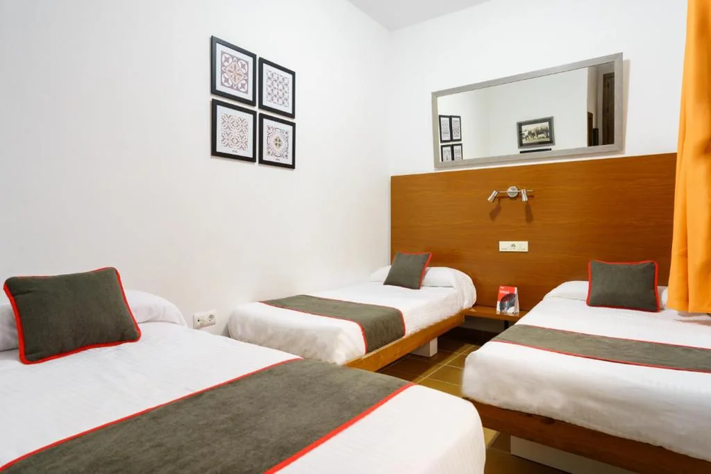 Dreibettzimmer — El Rocío Azul Alojamiento Rural