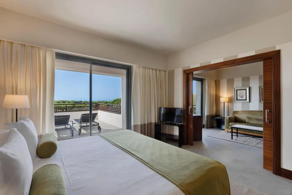 Junior Suite (2 Erwachsene + 2 Kinder) mit Spa-Zugang — El Rompido Resort - The Hotel by Sunday