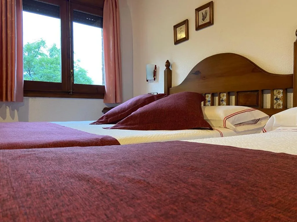 Quarto Duplo com casa de banho privativa — El Serrat De Tregura