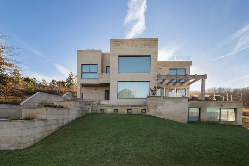 Huis met 4 slaapkamers — El Soto de Sojuela Luxury Chalet, Golf&Bosque