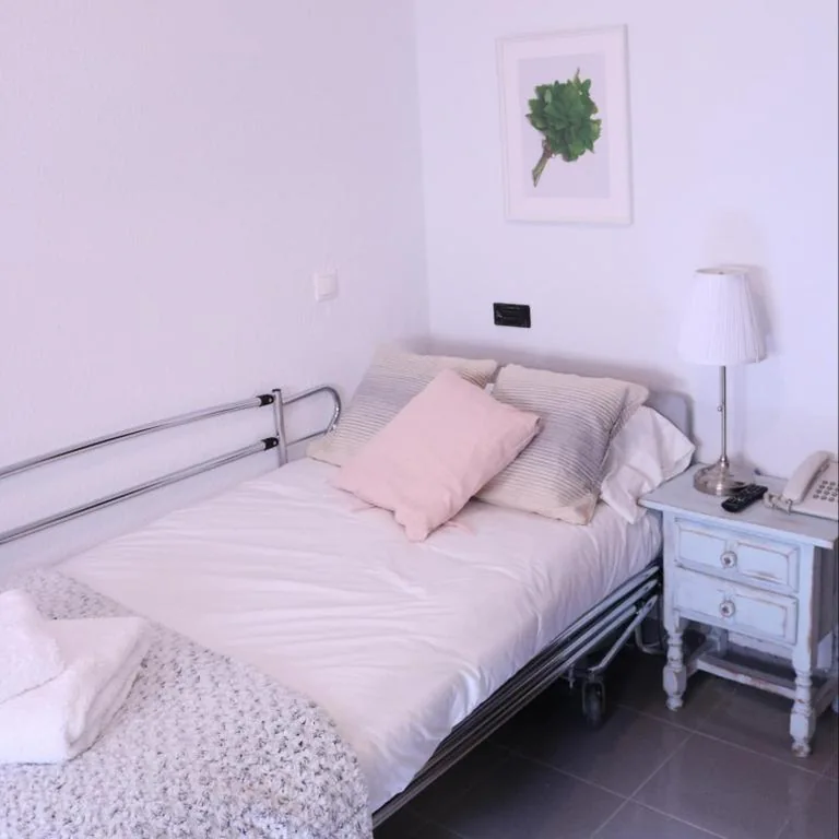 Quarto Individual Adaptado para Pessoas com Mobilidade Reduzida — El Sueño del Infante