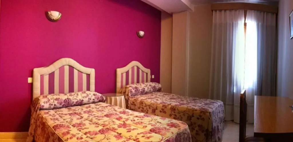 Chambre double avec lit d’appoint - 1 ou 2 lits — El Torreon del Miguelete