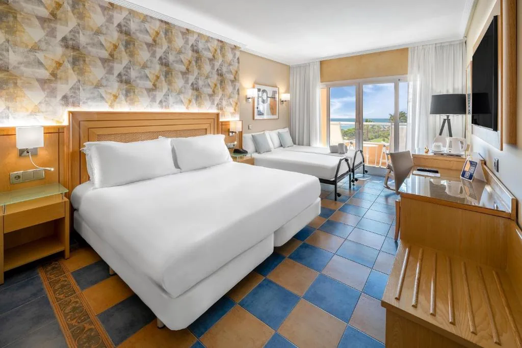 Quarto Duplo com Cama Extra e Vista Mar (3 adultos) — Elba Sara Beach & Golf Resort