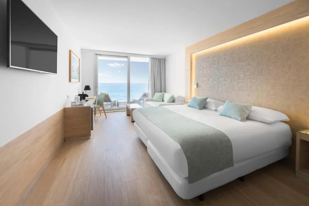 Deluxe-Doppelzimmer Artemisa mit Meerblick (2 Erwachsene + 1 Kind) — Elba Sunset Mallorca Thalasso Spa
