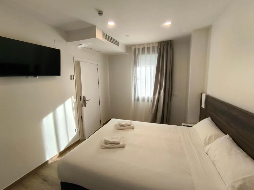 Habitación Doble Económica — Ele GuestHouse Plaza de España