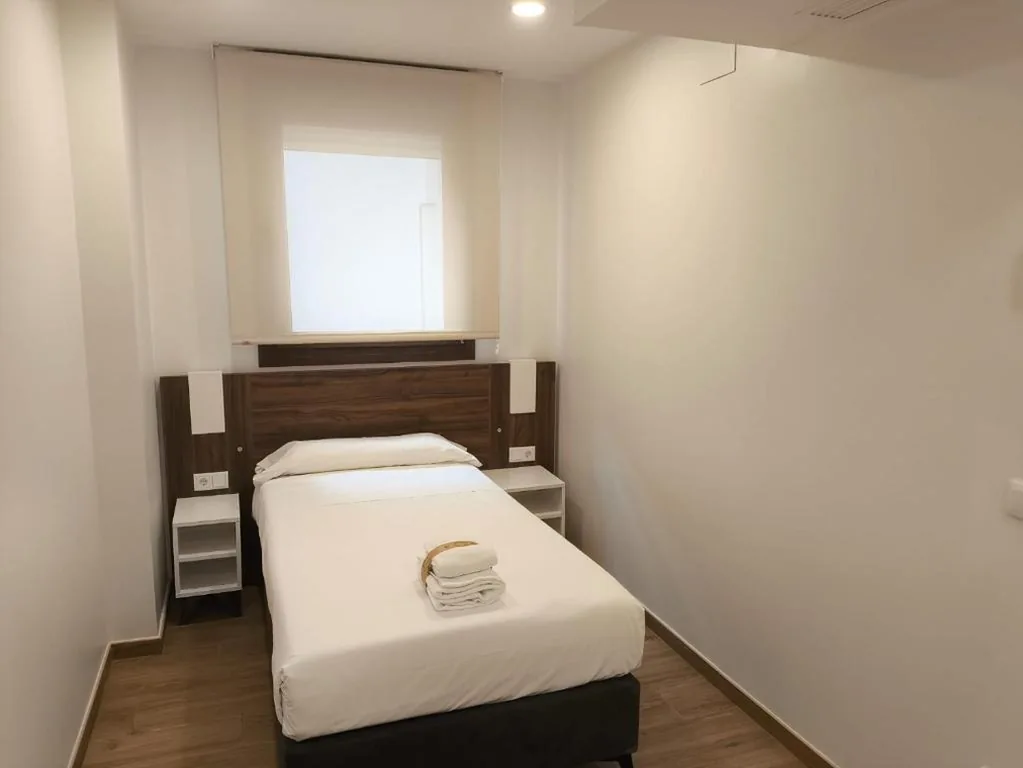 Habitación Individual Económica — Ele GuestHouse Plaza de España