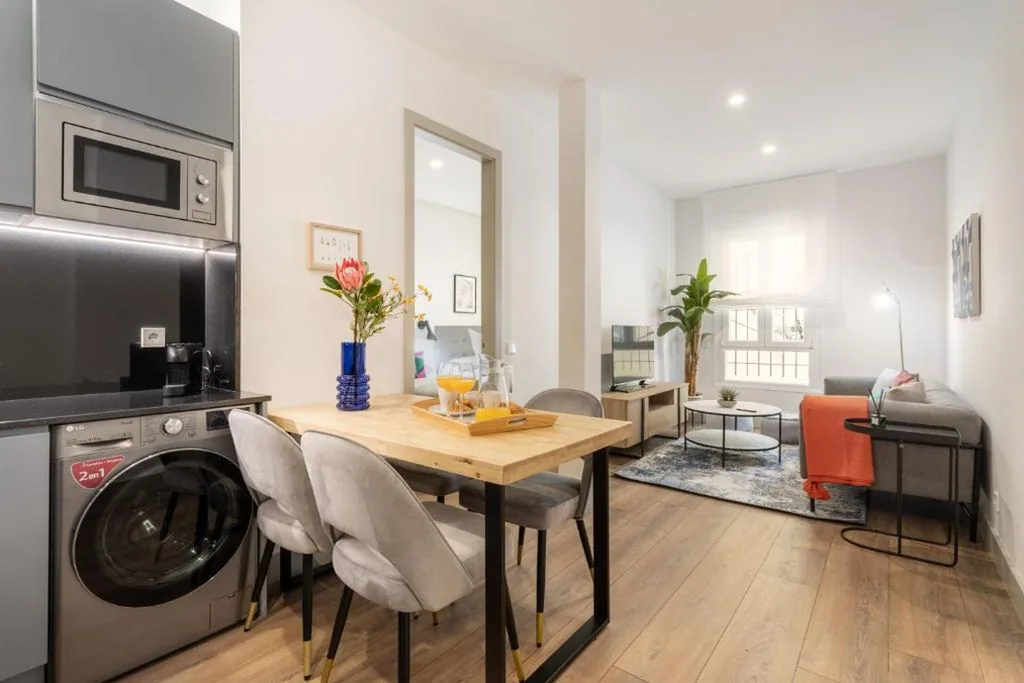 Apartamento — Elegant 2-Bed Stay in Central Chamberí